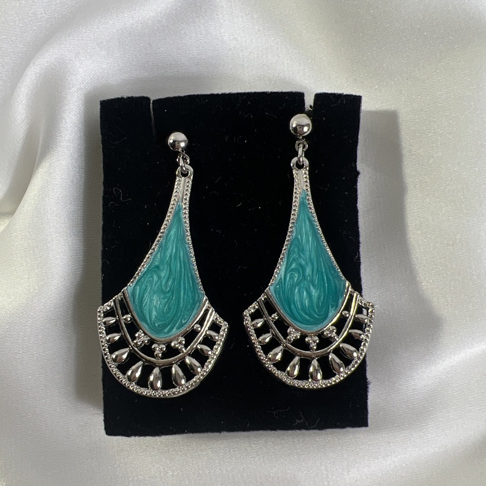 Vintage Avon Turquoise Color Teardrop Dangle Pierced Earrings‎ Silver Tone Boho